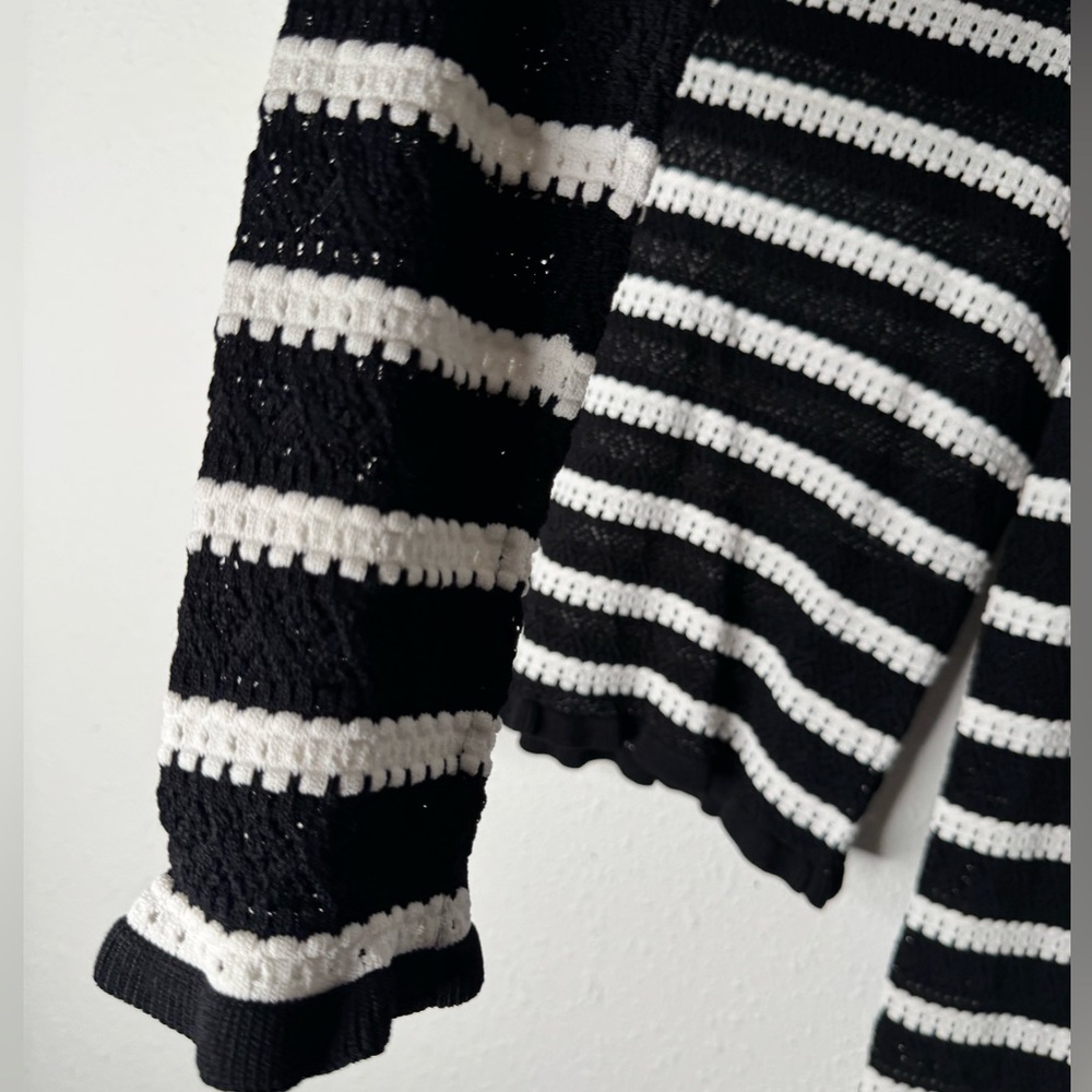 Zara black and white striped sweater is size L but it runs small, - Picture 10 of 12